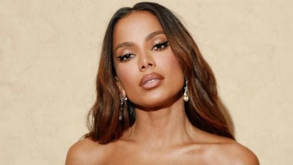 'Recebendo tratamento': Anitta revela problema de saúde severo após cancelar show no São João de Campina Grande